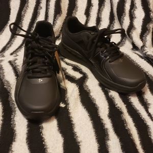 Non-Slip water resistant work sneakers